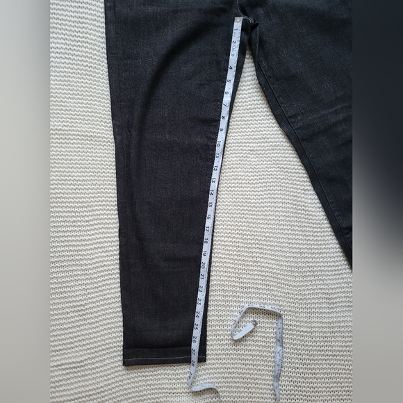 Eileen Fisher Organic Cotton Denim High-Waist and Ankle length. Black .Size 6 - Picture 10 of 11